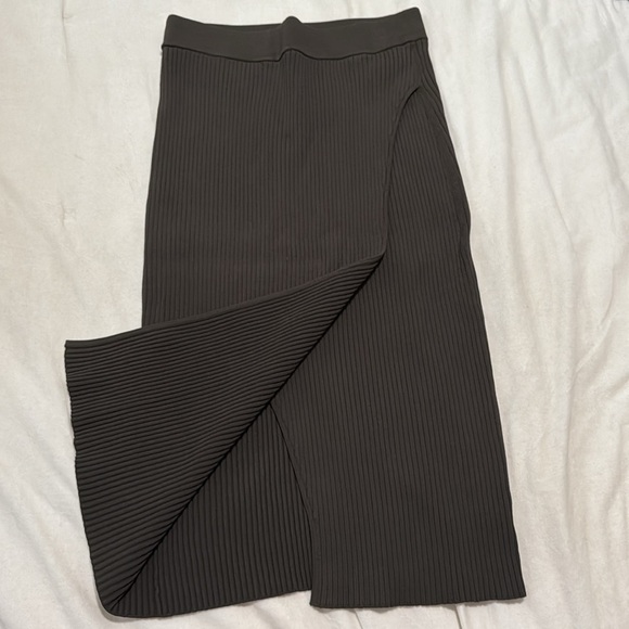 Akris Punto Skirt 
Stretch Viscose Midi Pencil... - Picture 3 of 9